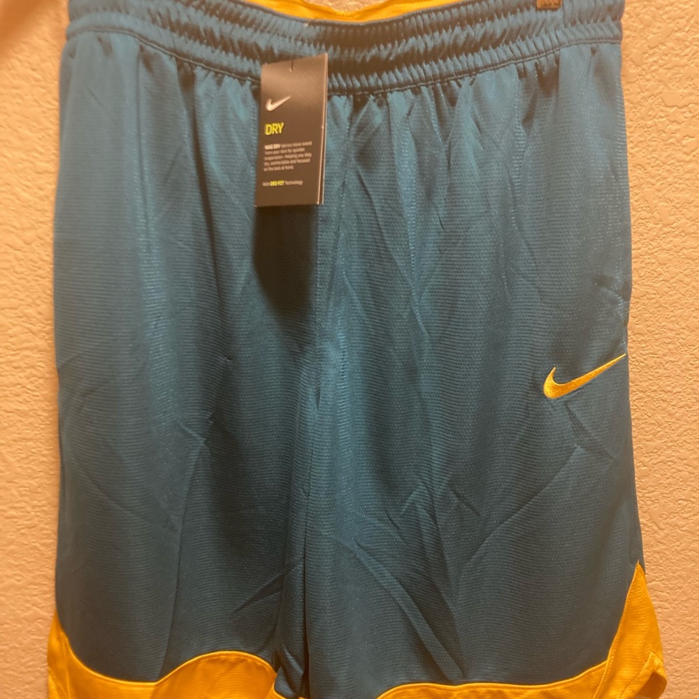 New Nike Basketball Shorts Green Gold Size L